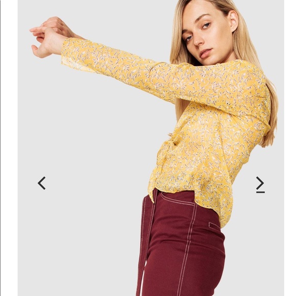 NEW • The East End • Ry Twist Front Chiffon Top - Picture 2 of 7